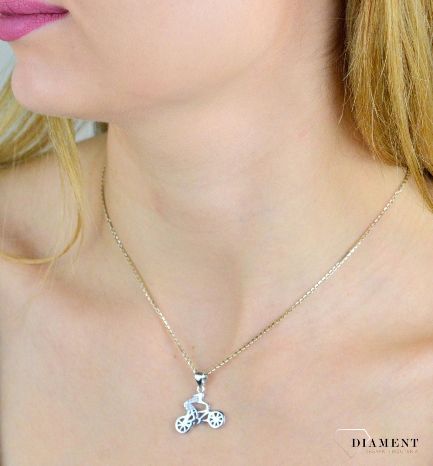 Srebrny łańcuszek 925 ankier pozłacany DIA-LAN-6015-925 0,8mm. Łańcuszek to bardzo dobry pomysł na prezent dla siebie lub bliskiej osoby. Najchętniej wybierany jest jako prezent urodzinowy, ale nie tylko (2).jpg